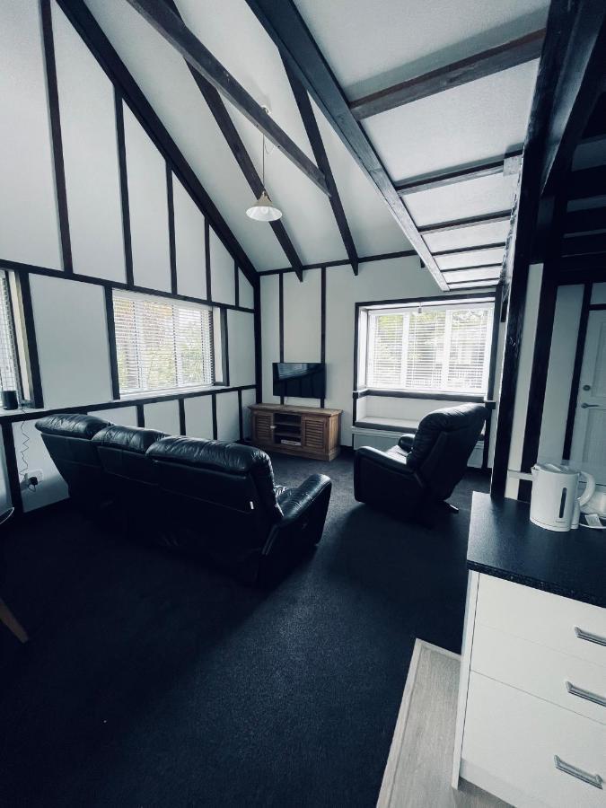 Experience Heritage, Live Modern Upper Hutt Esterno foto